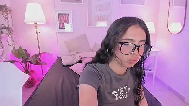 Kimdyy  online show from July 2026 07:13:02 PM