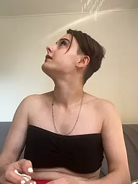 Quenn667 online show from May 2026 02:45:01 PM