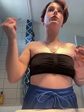 Quenn667 online show from June 2026 02:22:01 PM