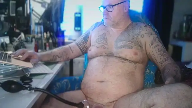 Tattooed Dilf 01 online show from May 2026 08:20:01 PM