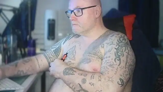 Tattooed Dilf 01 online show from May 2026 10:16:02 PM