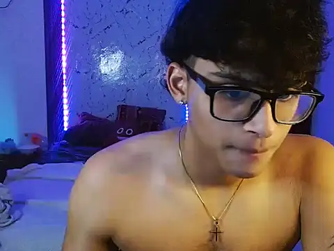 Snapshot of Mr_yisuzz chatting on May 2026 12:00:02 PM Mr yisuzz online show from May 2026 12:00:02 PM