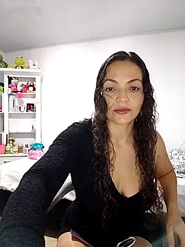 bella-diaz online show from June 2026 07:33:01 PM