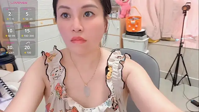 Snapshot of LisaQQQ chatting on May 2026 06:08:01 AM LisaQQQ online show from May 2026 06:08:01 AM