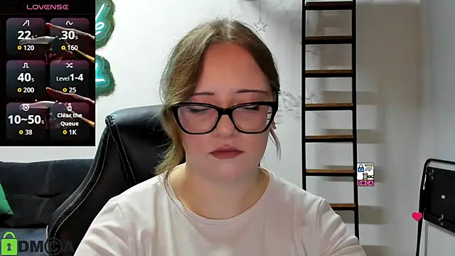 Snapshot of JuliNy_x chatting on June 2026 12:54:01 PM JuliNy x online show from June 2026 12:54:01 PM