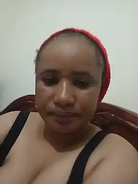 Caramel Lucy online show from May 2026 06:17:01 PM