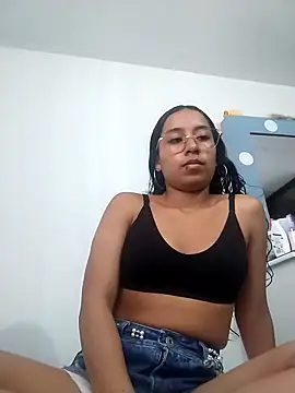 Snapshot of Violetlove_ chatting on May 2026 09:46:02 PM Violetlove online show from May 2026 09:46:02 PM