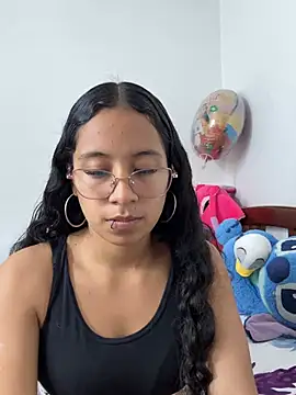 Snapshot of Violetlove_ chatting on July 2026 01:58:01 AM Violetlove online show from July 2026 01:58:01 AM