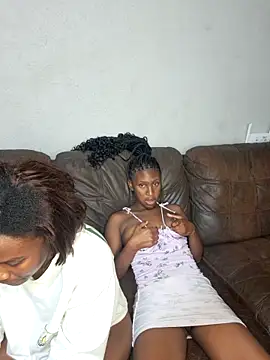 Snapshot of Littletee001 chatting on May 2026 01:28:01 PM Littletee001 online show from May 2026 01:28:01 PM