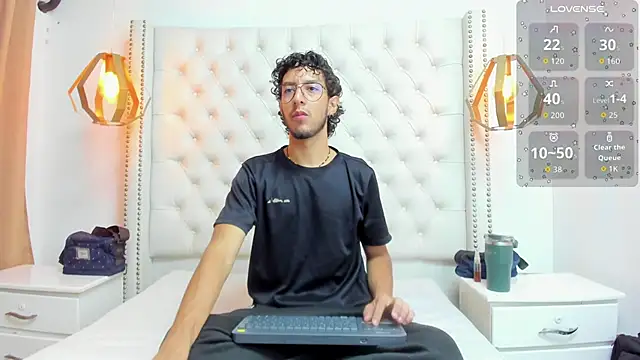 Snapshot of LEO_SANZ66 chatting on June 2026 12:33:02 PM LEO SANZ66 online show from June 2026 12:33:02 PM