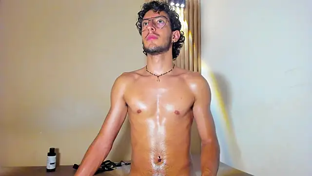 Snapshot of LEO_SANZ66 chatting on June 2026 03:31:02 PM LEO SANZ66 online show from June 2026 03:31:02 PM