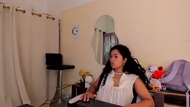 Snapshot of Nadia-Monroe chatting on July 2026 09:43:01 PM Nadia-Monroe online show from July 2026 09:43:01 PM