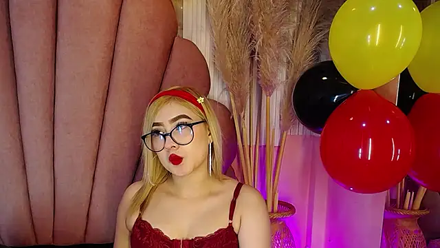 Snapshot of Doll_Kitty_ chatting on June 2026 12:58:02 PM Doll Kitty online show from June 2026 12:58:02 PM