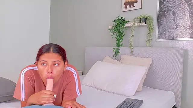 AmeliaLaurent  online show from July 2026 07:29:02 PM
