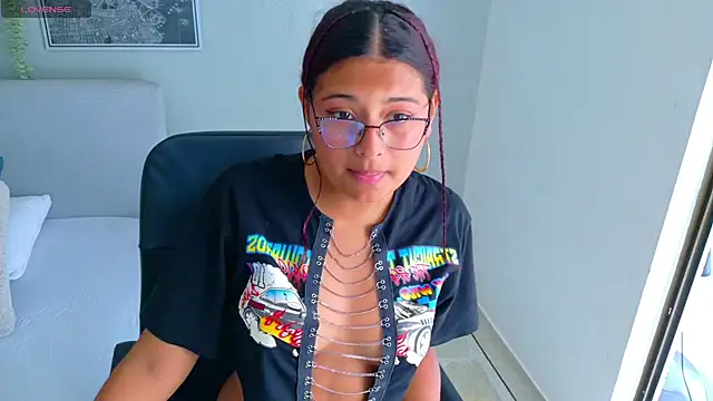 AmeliaLaurent  online show from July 2026 06:29:02 PM