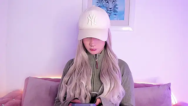 SophieMoneet online show from May 2026 12:36:01 PM