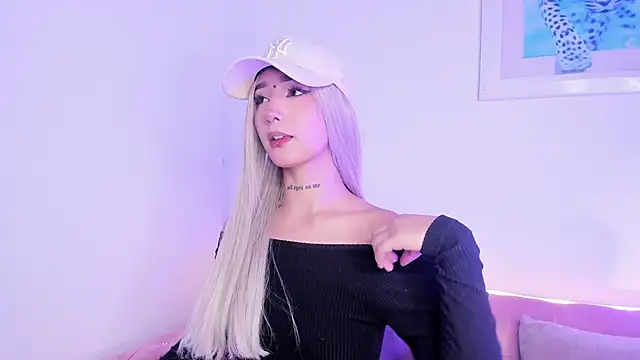 SophieMoneet online show from May 2026 12:45:02 PM