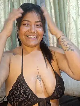 Snapshot of DEISY_8670 chatting on May 2026 12:01:02 PM DEISY 8670 online show from May 2026 12:01:02 PM