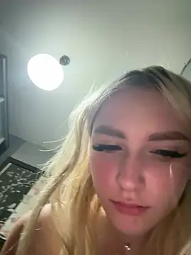 lisacryss3 online show from May 2026 03:18:01 PM