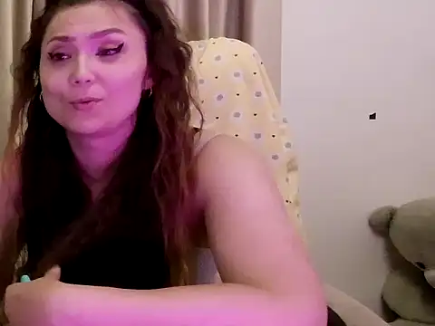 Snapshot of Lola_Creolla chatting on May 2026 06:25:02 PM Lola Creolla online show from May 2026 06:25:02 PM