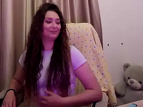 Snapshot of Lola_Creolla chatting on May 2026 11:28:02 AM Lola Creolla online show from May 2026 11:28:02 AM