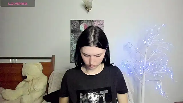 Snapshot of Kira_Devi chatting on May 2026 07:12:01 PM Kira Devi online show from May 2026 07:12:01 PM