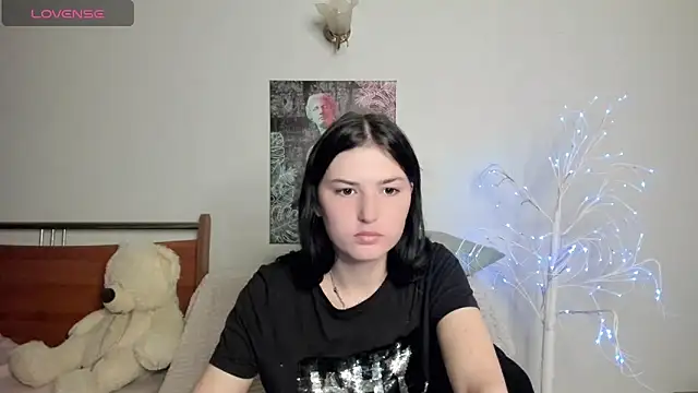 Snapshot of Kira_Devi chatting on May 2026 07:10:01 PM Kira Devi online show from May 2026 07:10:01 PM