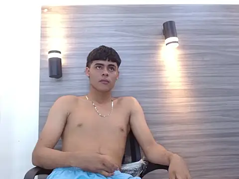 LeleHott01 online show from May 2026 02:53:01 AM