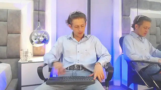 AnthonyStone  online show from May 2026 06:57:01 PM