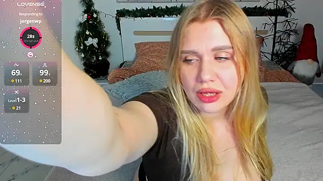 Snapshot of Sky_BlondeX chatting on December 2024 11:32:02 AM Sky BlondeX online show from December 2024 11:32:02 AM