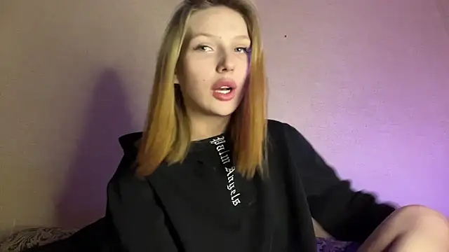 Snapshot of xXMelanieseXx chatting on July 2026 06:27:02 PM xXMelanieseXx online show from July 2026 06:27:02 PM