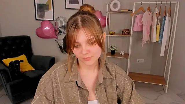 Jessica West  online show from June 2026 01:33:01 PM