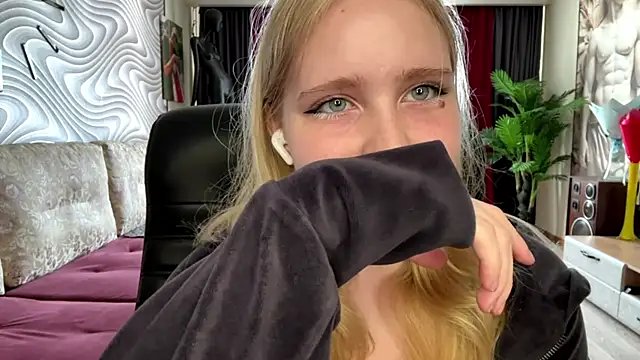 AnnyRocky online show from June 2026 12:24:02 PM