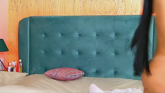 Snapshot of Daniela-Crudu chatting on June 2026 07:03:01 AM Daniela-Crudu online show from June 2026 07:03:01 AM