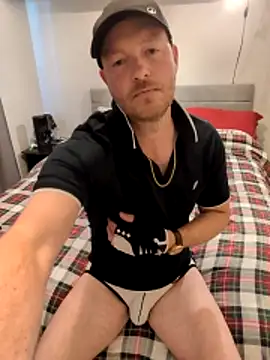 Snapshot of Straight_GuyUK chatting on May 2026 01:17:02 PM Straight GuyUK online show from May 2026 01:17:02 PM