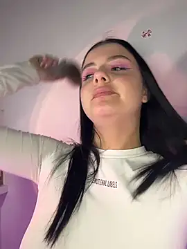 QueenL0la online show from May 2026 04:46:02 PM