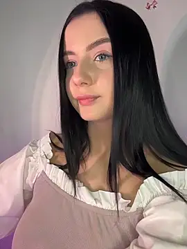 QueenL0la online show from June 2026 04:23:01 PM
