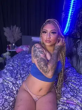 YoungXylena online show from May 2026 06:04:01 PM