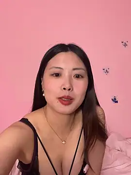 Snapshot of Rourou_00 chatting on June 2026 04:33:01 PM Rourou 00 online show from June 2026 04:33:01 PM