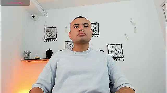 Snapshot of DamianBlazze chatting on May 2026 12:22:02 PM DamianBlazze online show from May 2026 12:22:02 PM
