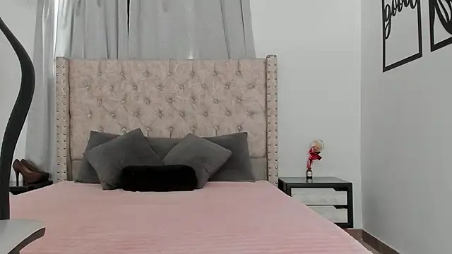 sofia klarck online show from May 2026 08:04:02 PM
