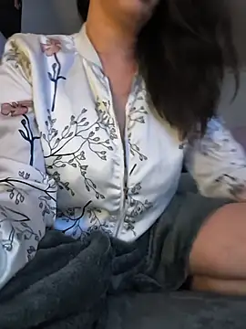 priska-lova online show from June 2026 12:05:02 AM