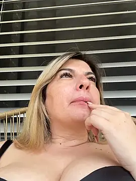 Snapshot of evaxxxcurvyxxx chatting on June 2026 09:59:01 AM evaxxxcurvyxxx online show from June 2026 09:59:01 AM