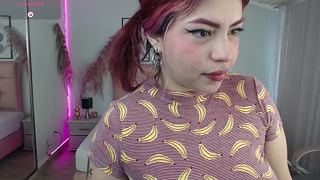 Snapshot of LilMoon_ chatting on July 2026 03:09:02 PM LilMoon online show from July 2026 03:09:02 PM