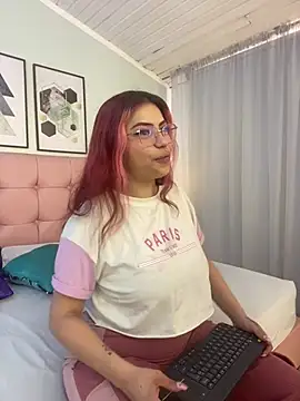 Snapshot of LilMoon_ chatting on June 2026 01:11:01 PM LilMoon online show from June 2026 01:11:01 PM