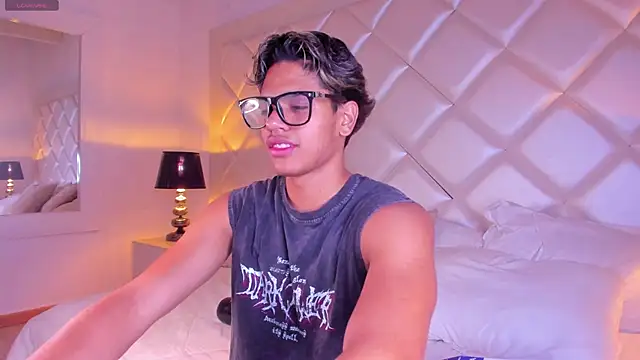 Snapshot of MarcoDeluxxe chatting on May 2026 11:49:01 AM MarcoDeluxxe online show from May 2026 11:49:01 AM