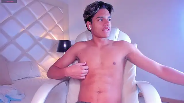 Snapshot of MarcoDeluxxe chatting on May 2026 12:11:01 PM MarcoDeluxxe online show from May 2026 12:11:01 PM