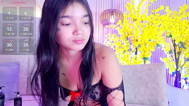 JuliiaSantos online show from June 2026 02:33:01 AM
