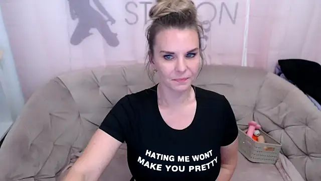 AischePervers online show from November 2025 07:30:01 PM