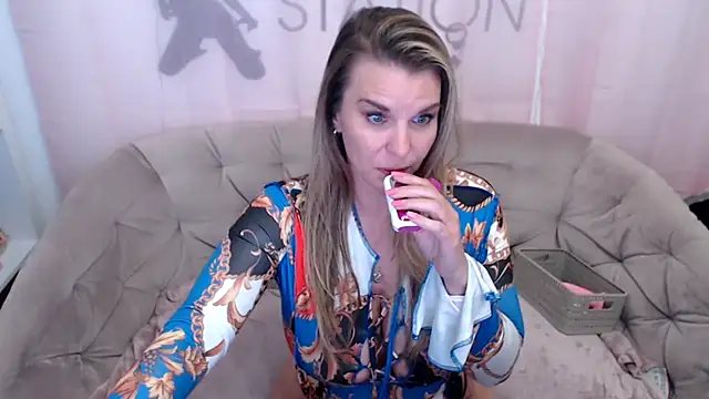 AischePervers online show from September 2025 07:03:02 PM